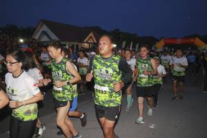 BIB: 2125
                            <button type="button" onclick="openModal(3530018)" class="btn btn-primary btn-sm float-right btn-popup" data-toggle="modal" data-target=".modal-high-quality">
                        <i class="fas fa-shopping-cart"></i> Add to Cart
                    </button>
                                            <button type="button" onclick="isThisMe(3530018, true)" class="btn btn-success btn-sm float-right btn-popup btn-isme hidden" data-toggle="tooltip" data-placement="bottom" title="นี่คือรูปของคุณใช่ไหม คลิกที่นี่เพื่อเอาเข้าอัลบั้ม">
                        <i class="fas fa-plus"></i> Add to album
                    </button>
                    <button type="button" onclick="isThisMe(3530018, false)" class="btn btn-warning btn-sm float-right btn-popup btn-isnotme hidden">
                        <i class="fas fa-ban"></i> Remove from album
                    </button>